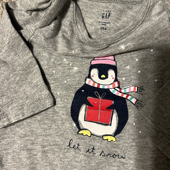 🐧😻 Lot of 3 baby girl outfits - Carter’s and GAP - Picture 3 of 5